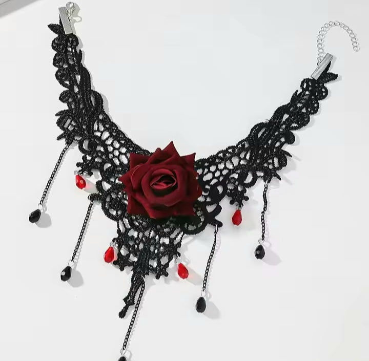 Collana gotica di pizzo
