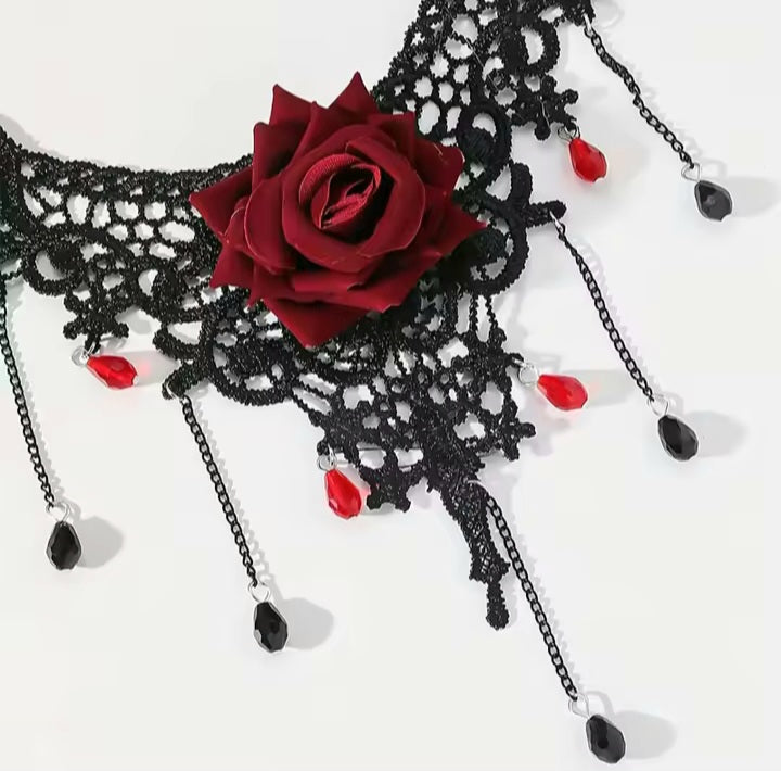 Collana gotica di pizzo