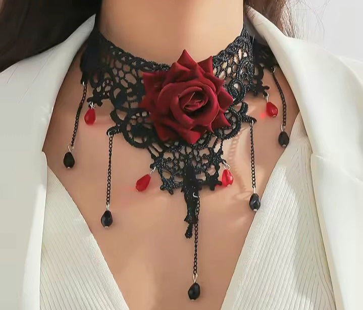 Collana gotica di pizzo